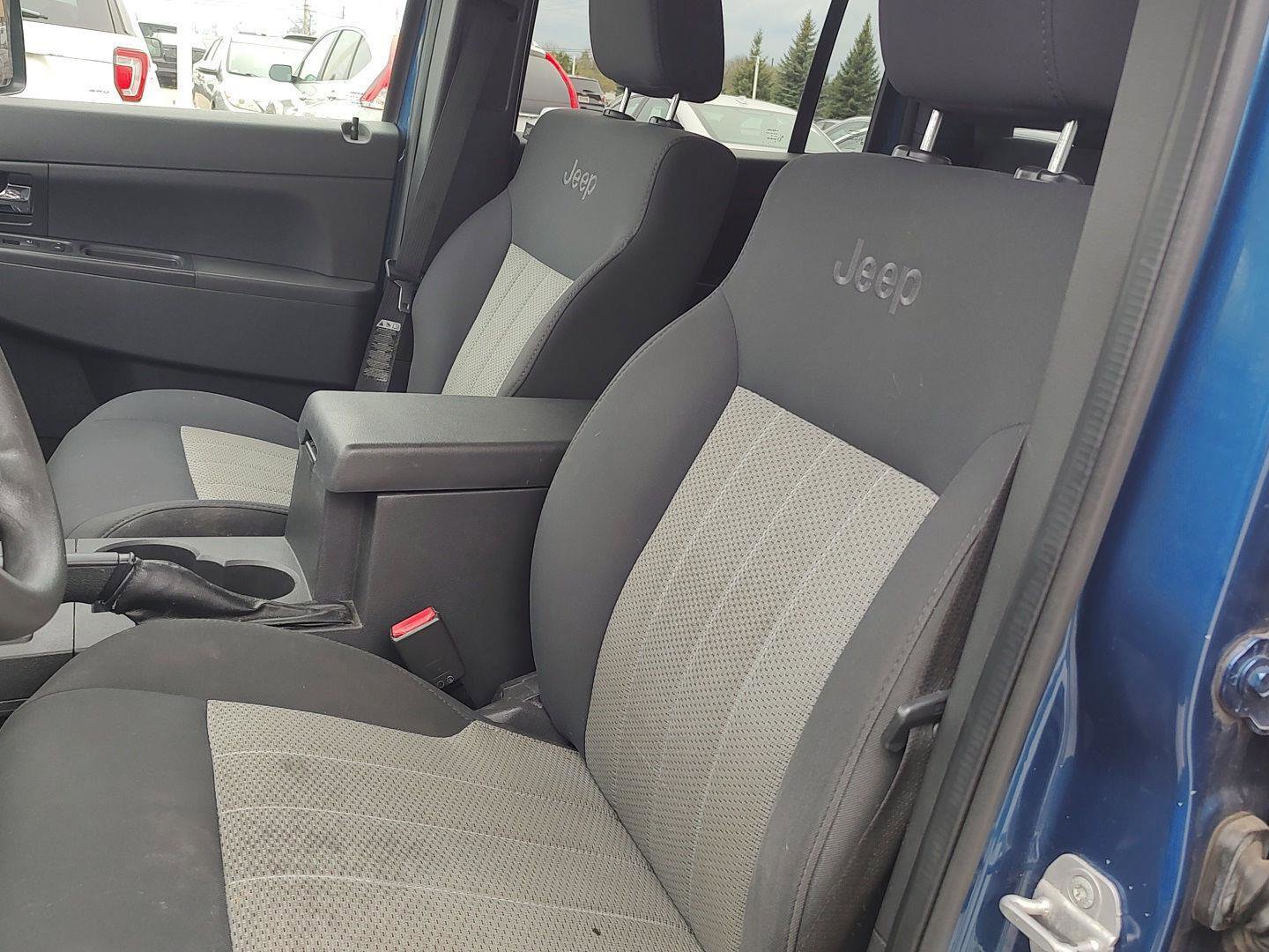 Used 2009 Jeep Liberty Sport w/ Popular Equipment Group AWD/4WD image 2