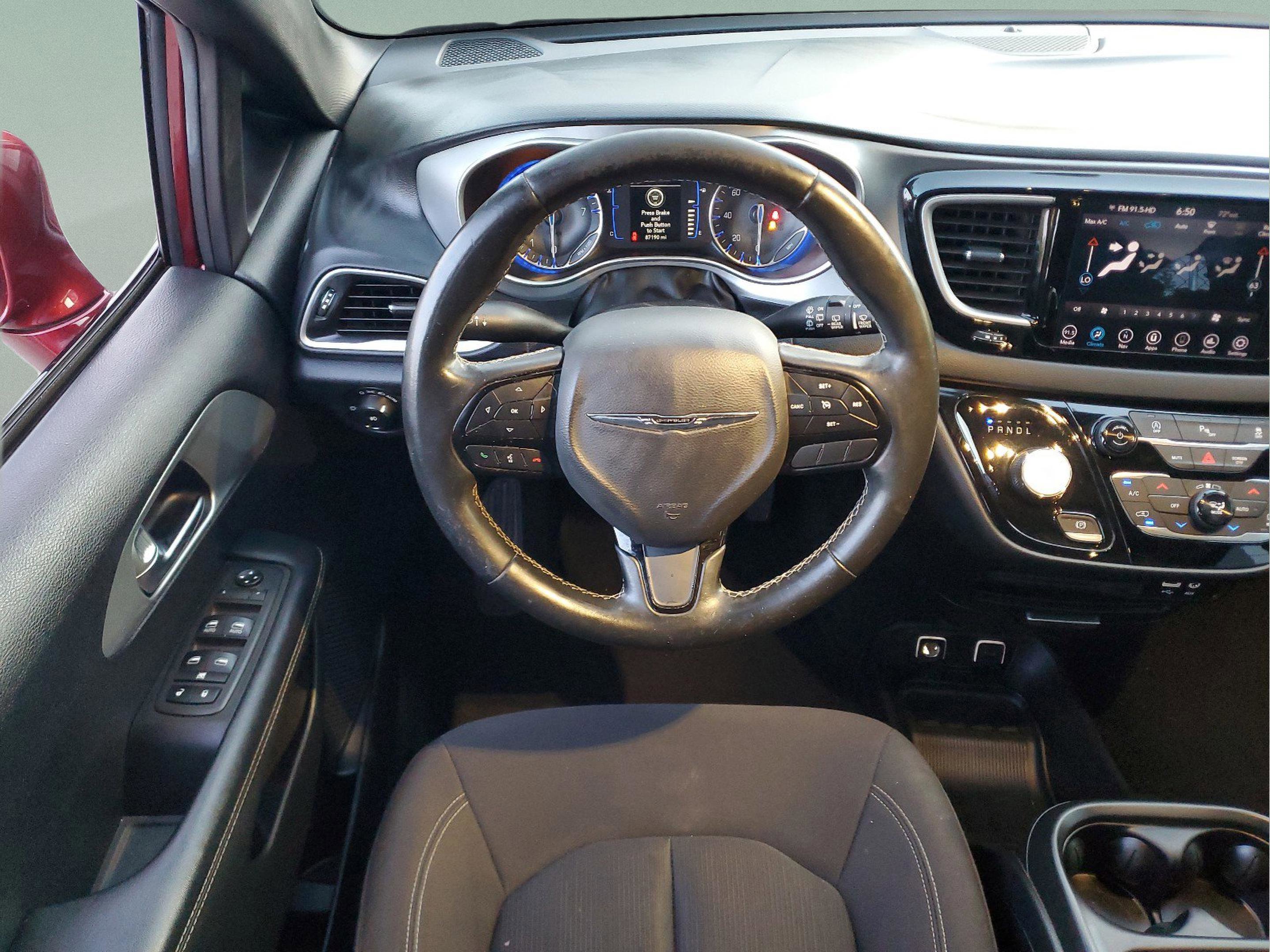 Used 2020 Chrysler Pacifica Touring w/ S Appearance Package FWD image 8