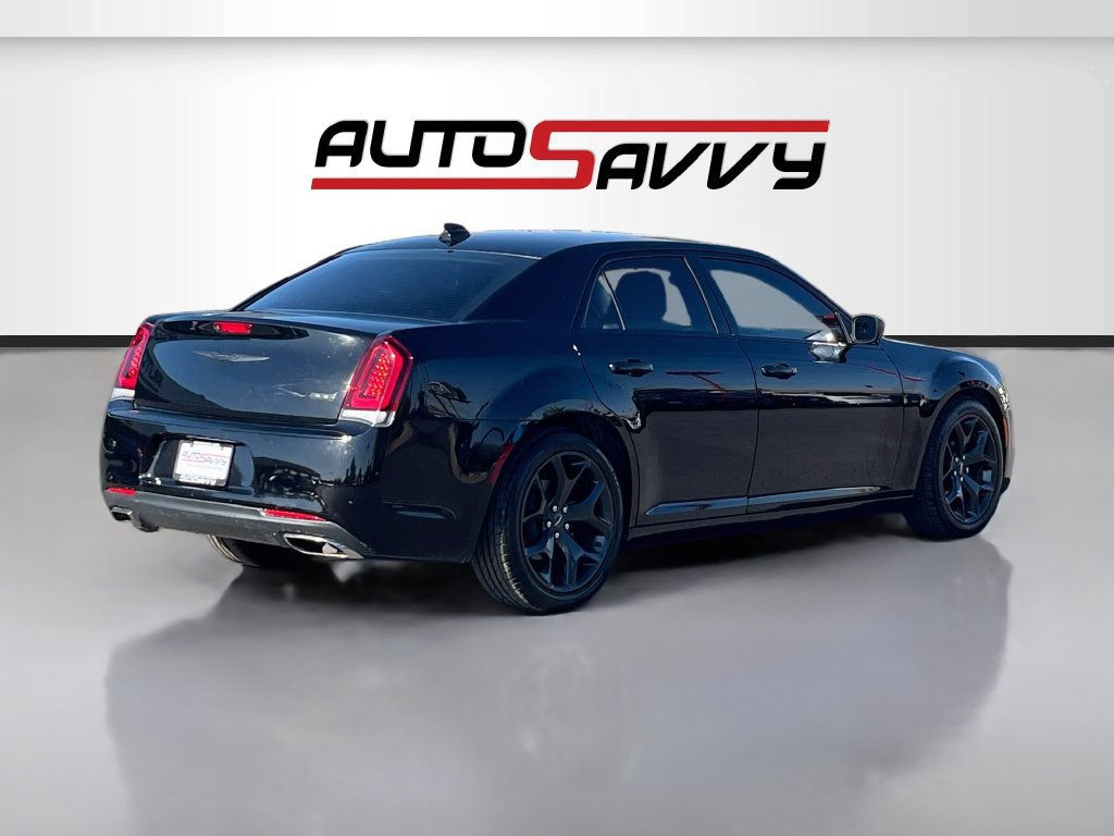 Used 2020 Chrysler 300 Touring w/ Sport Appearance Package RWD image 7