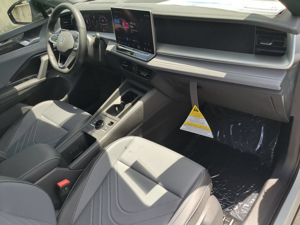 New 2026 Volkswagen Tiguan SE R-Line FWD image 11