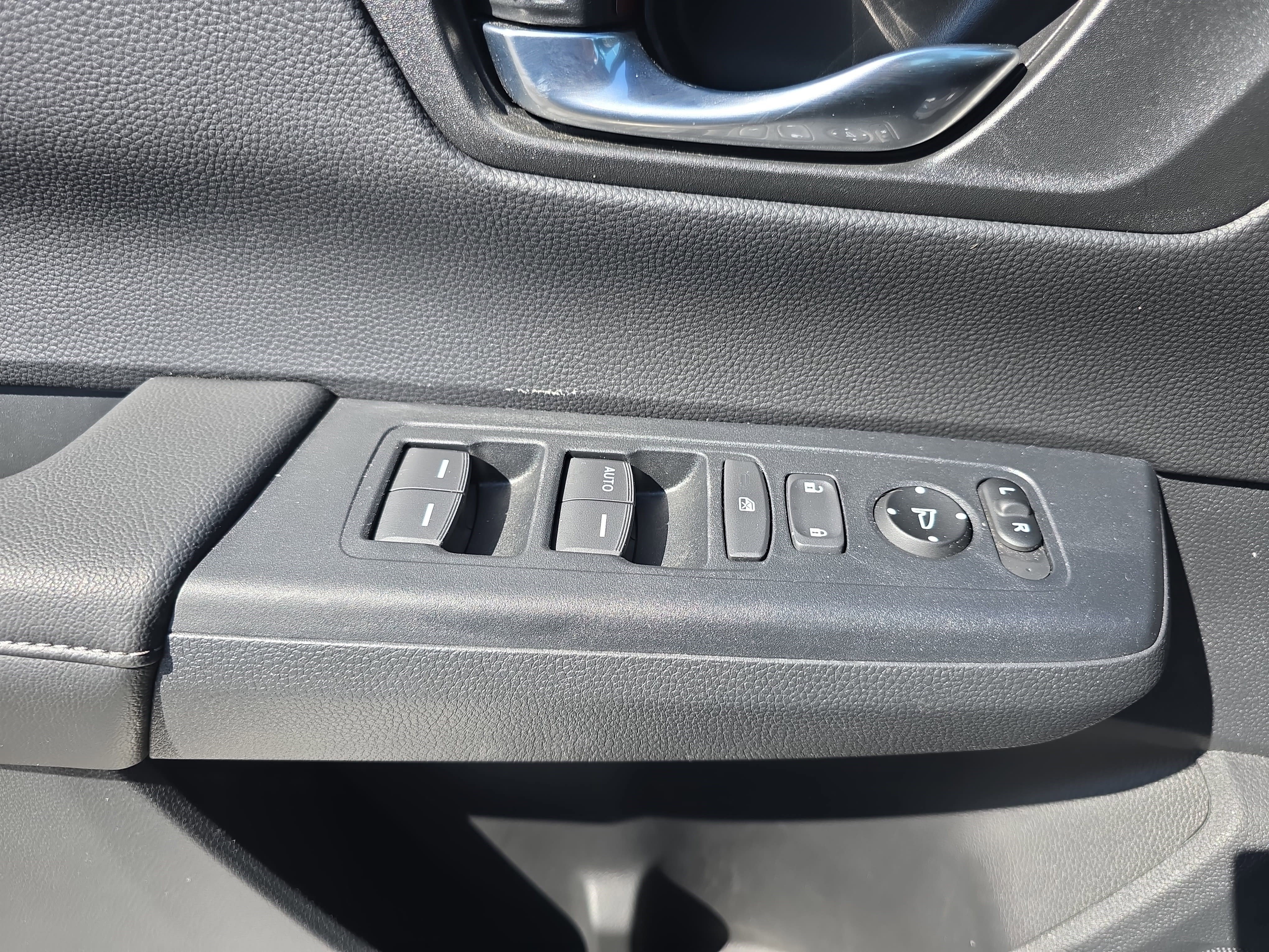 Used 2025 Honda CR-V LX image 26
