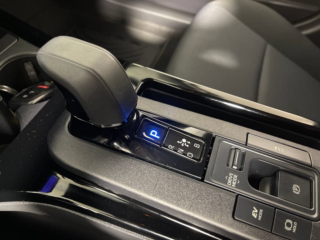 Certified 2024 Toyota Prius LE FWD image 22