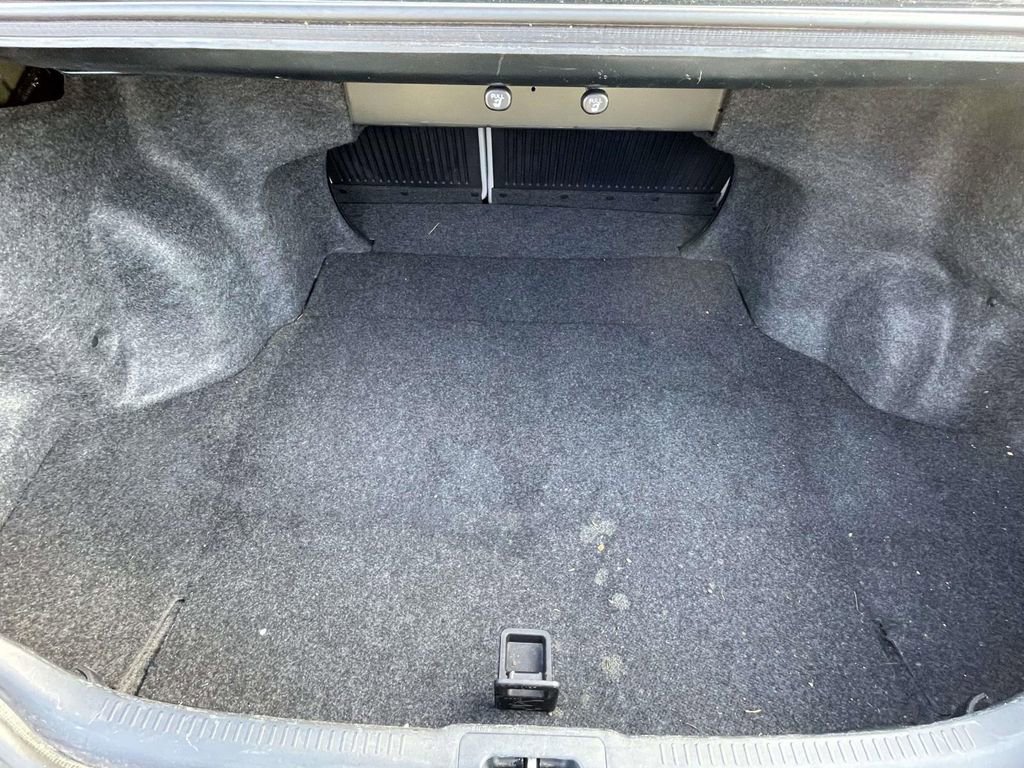 Used 2016 Toyota Camry LE image 10