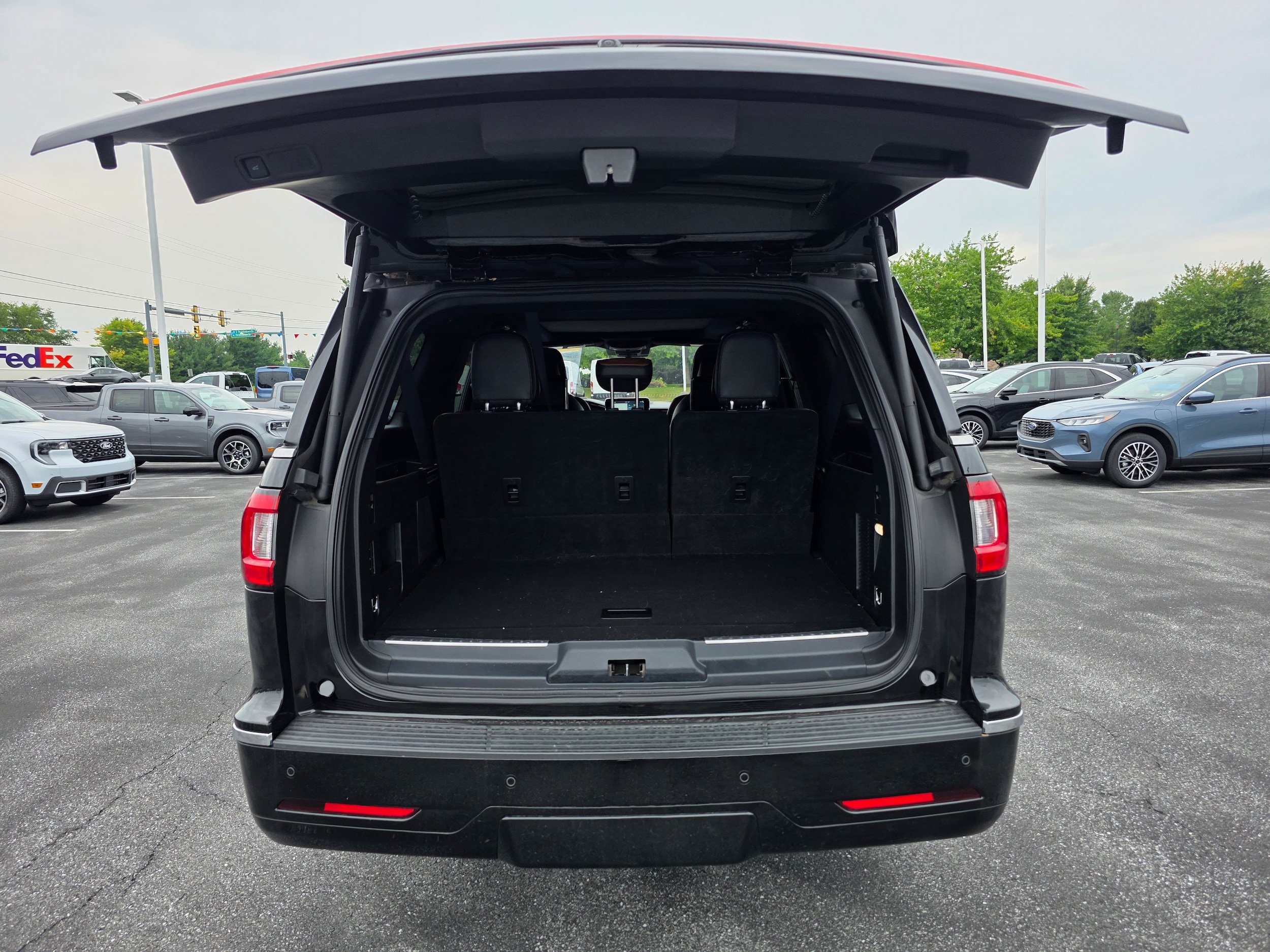 Used 2018 Lincoln Navigator L Reserve w/ Technology Package AWD/4WD image 9