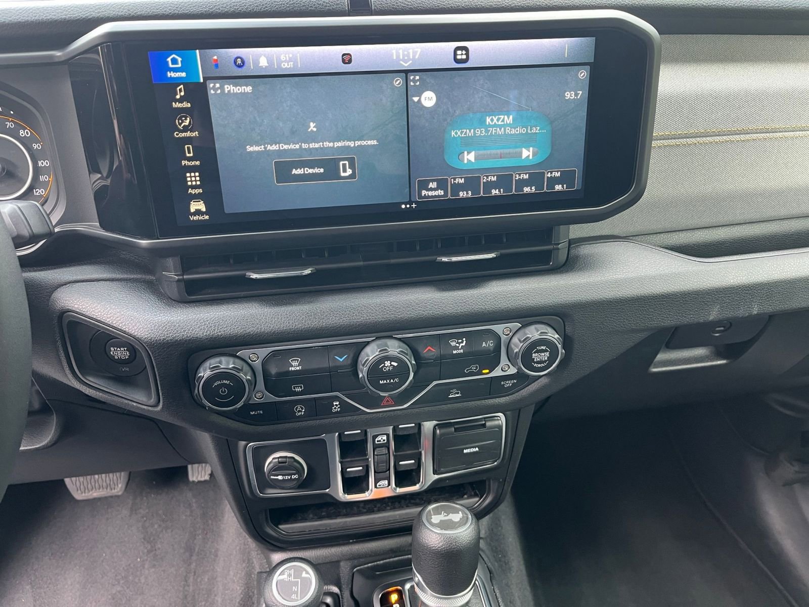 Used 2025 Jeep Wrangler Sport S image 17