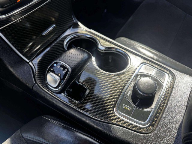 Used 2015 Jeep Grand Cherokee SRT image 32