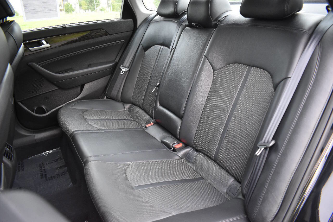 Used 2015 Hyundai Sonata Limited w/ Option Group 06 image 16