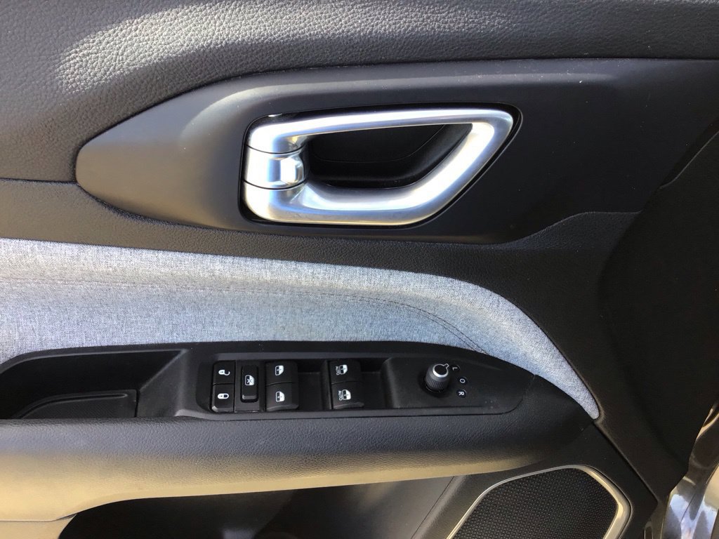 Used 2022 Jeep Compass Latitude w/ Sun and Sound Group AWD/4WD image 9