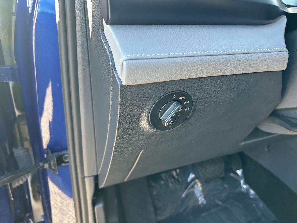 Used 2024 Volkswagen Taos SE image 38