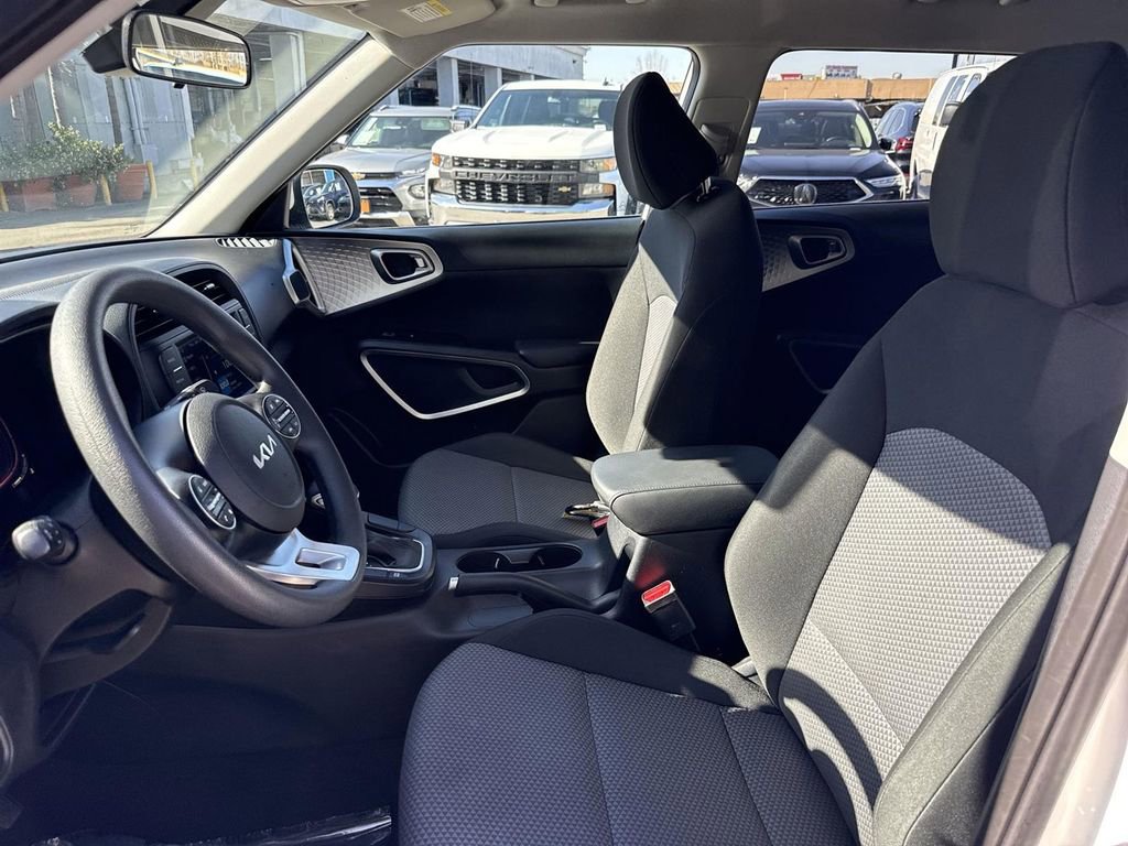 Used 2024 Kia Soul LX w/ Option Group 015 image 16