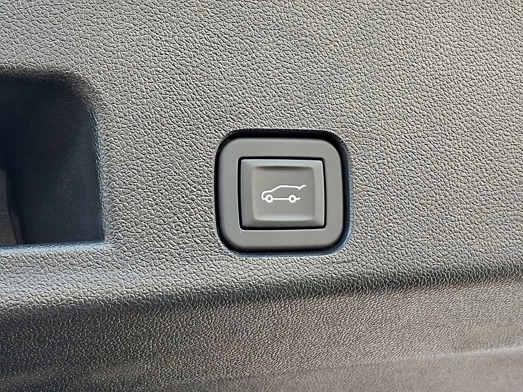 Used 2025 Chevrolet Traverse LT w/ Midnight/Sport Edition image 31