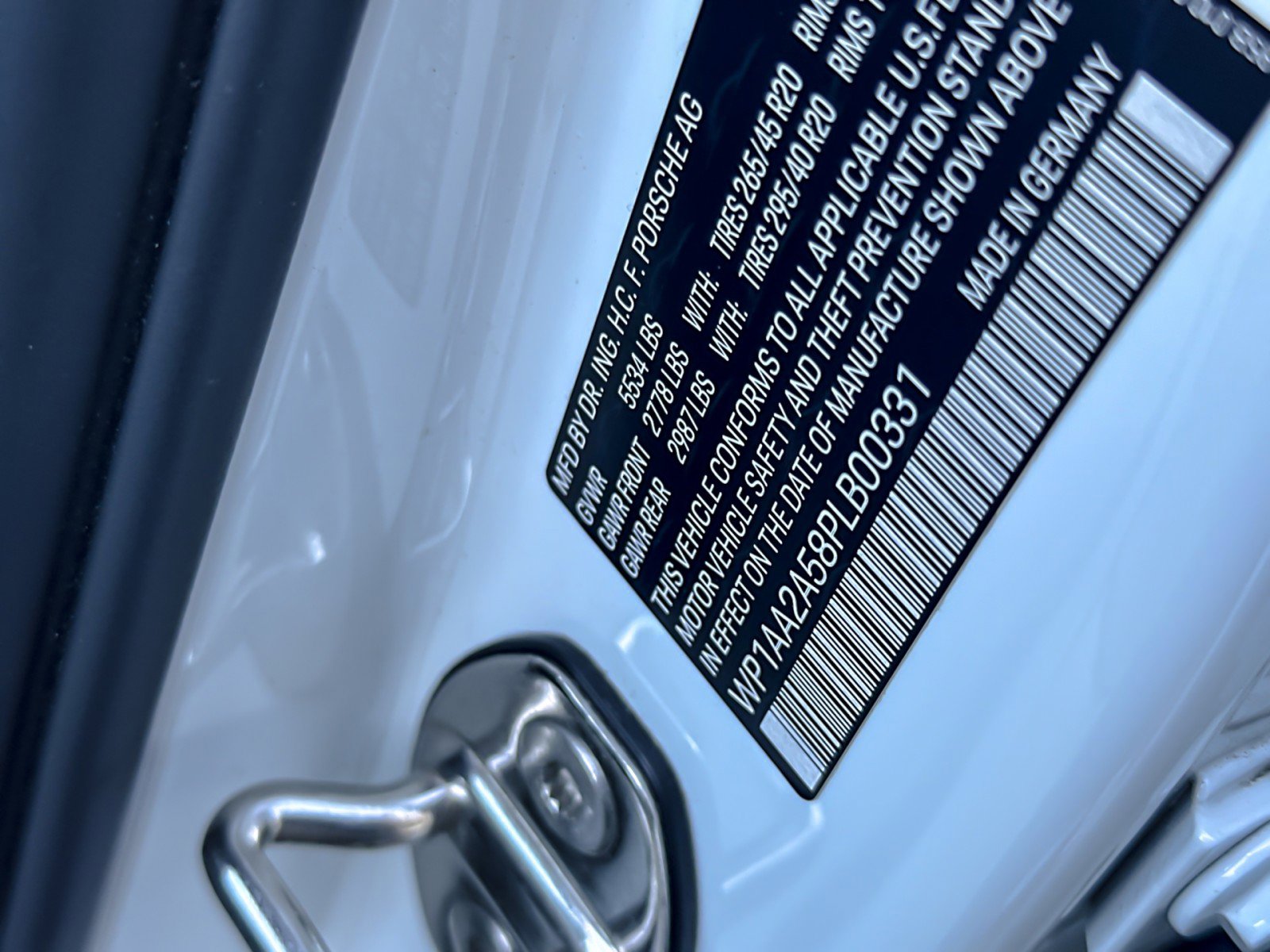 Certified 2023 Porsche Macan image 28