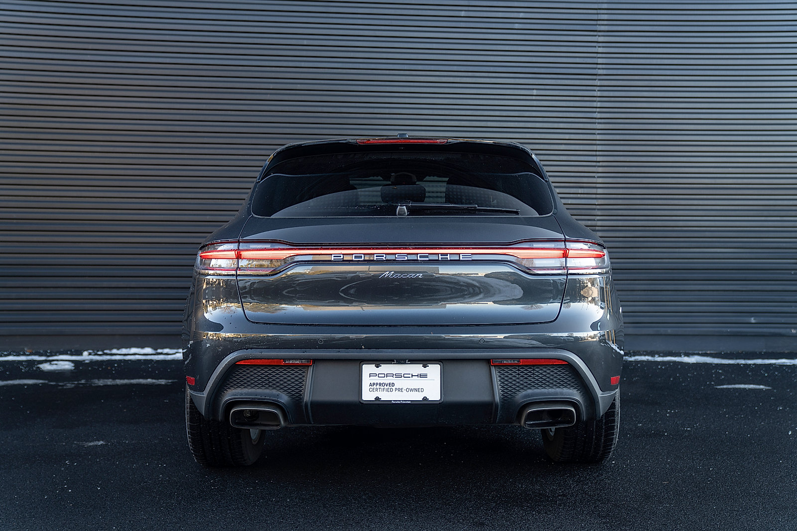 Certified 2025 Porsche Macan AWD/4WD image 28