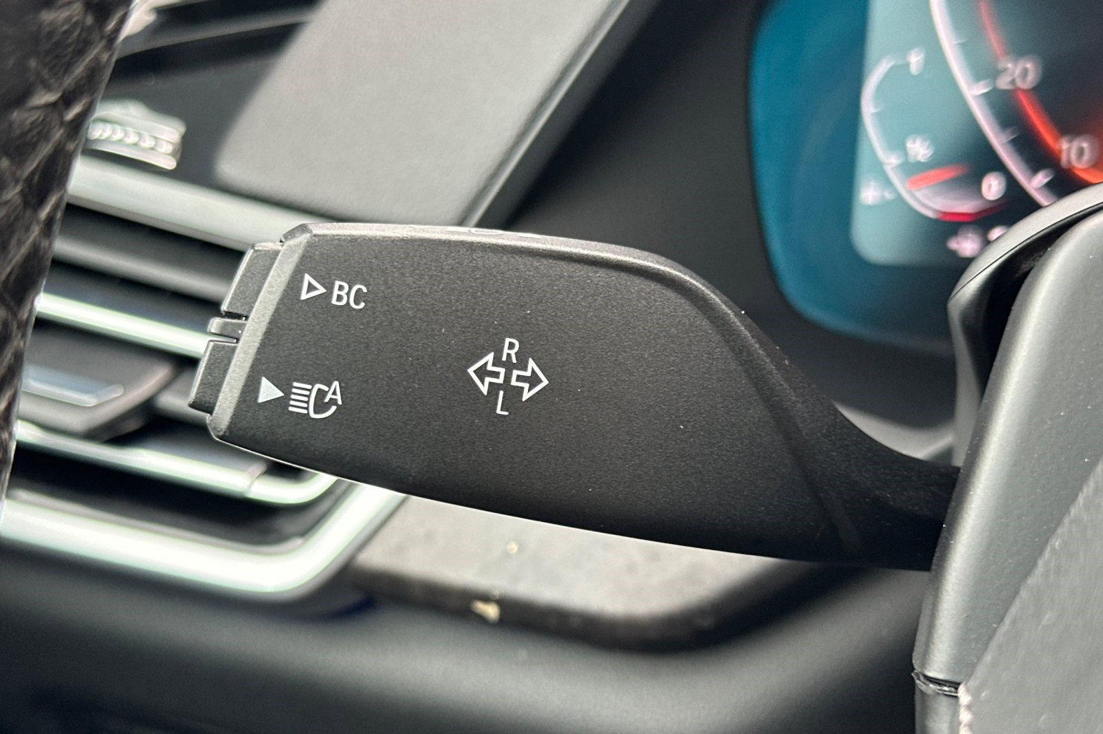 Used 2020 BMW X5 sDrive40i w/ Premium Package image 32