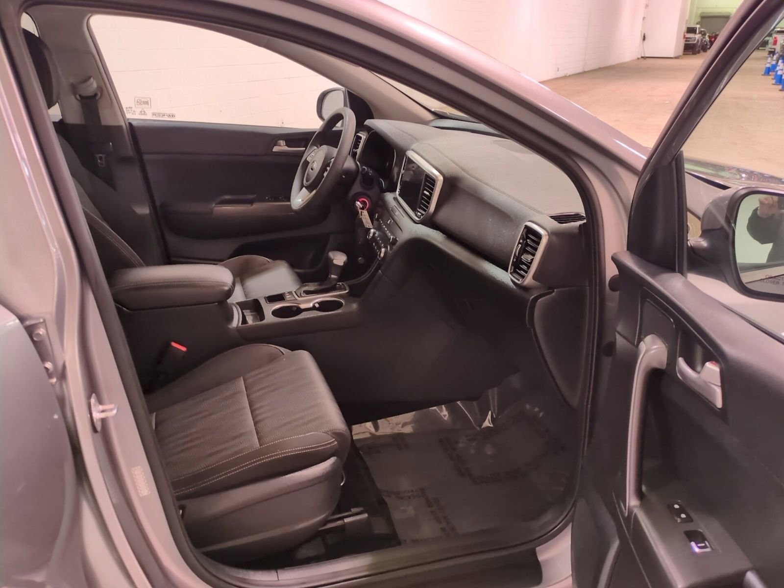 Used 2020 Kia Sportage LX image 9