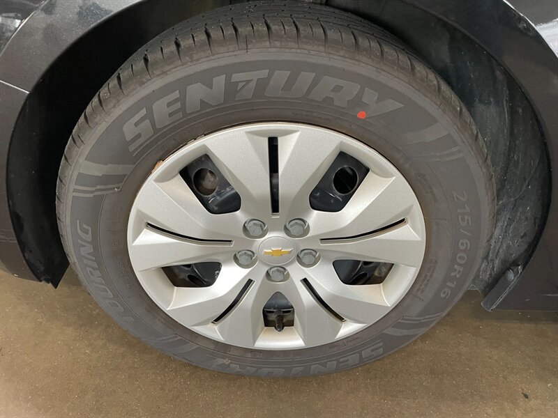 Used 2014 Chevrolet Cruze LS FWD image 21