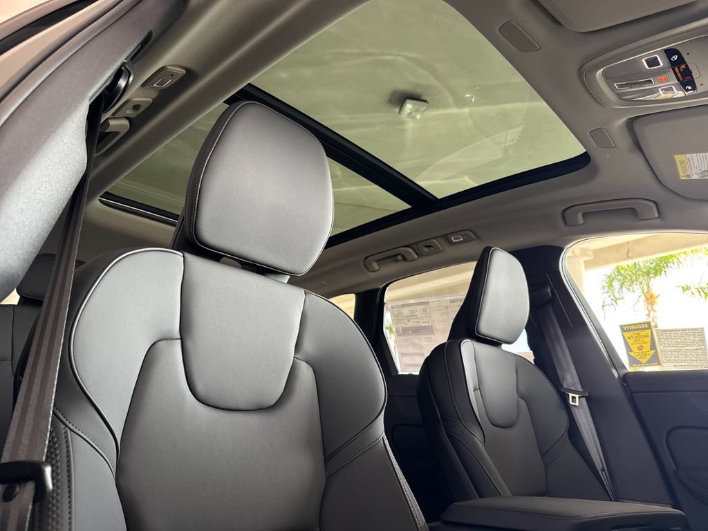 New 2026 Volvo XC60 T8 Plus w/ Climate Package PRO AWD/4WD image 16