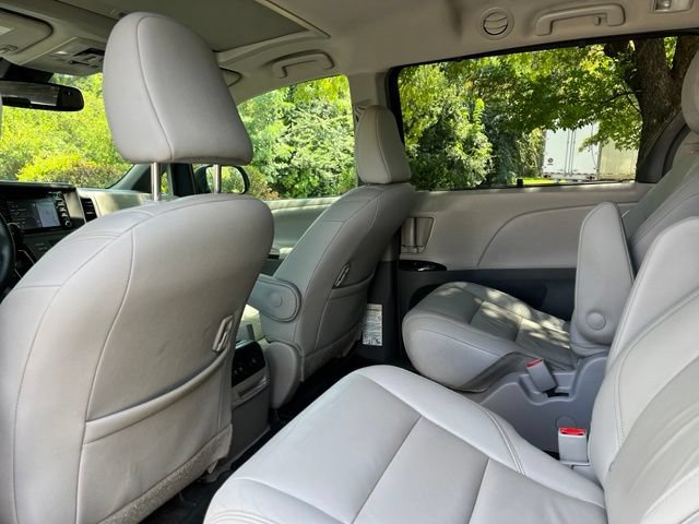Used 2018 Toyota Sienna XLE w/ XLE Navigation Package AWD/4WD image 14