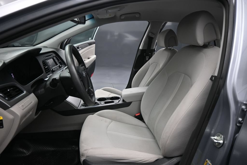 Used 2015 Hyundai Sonata SE w/ Option Group 09 FWD image 9