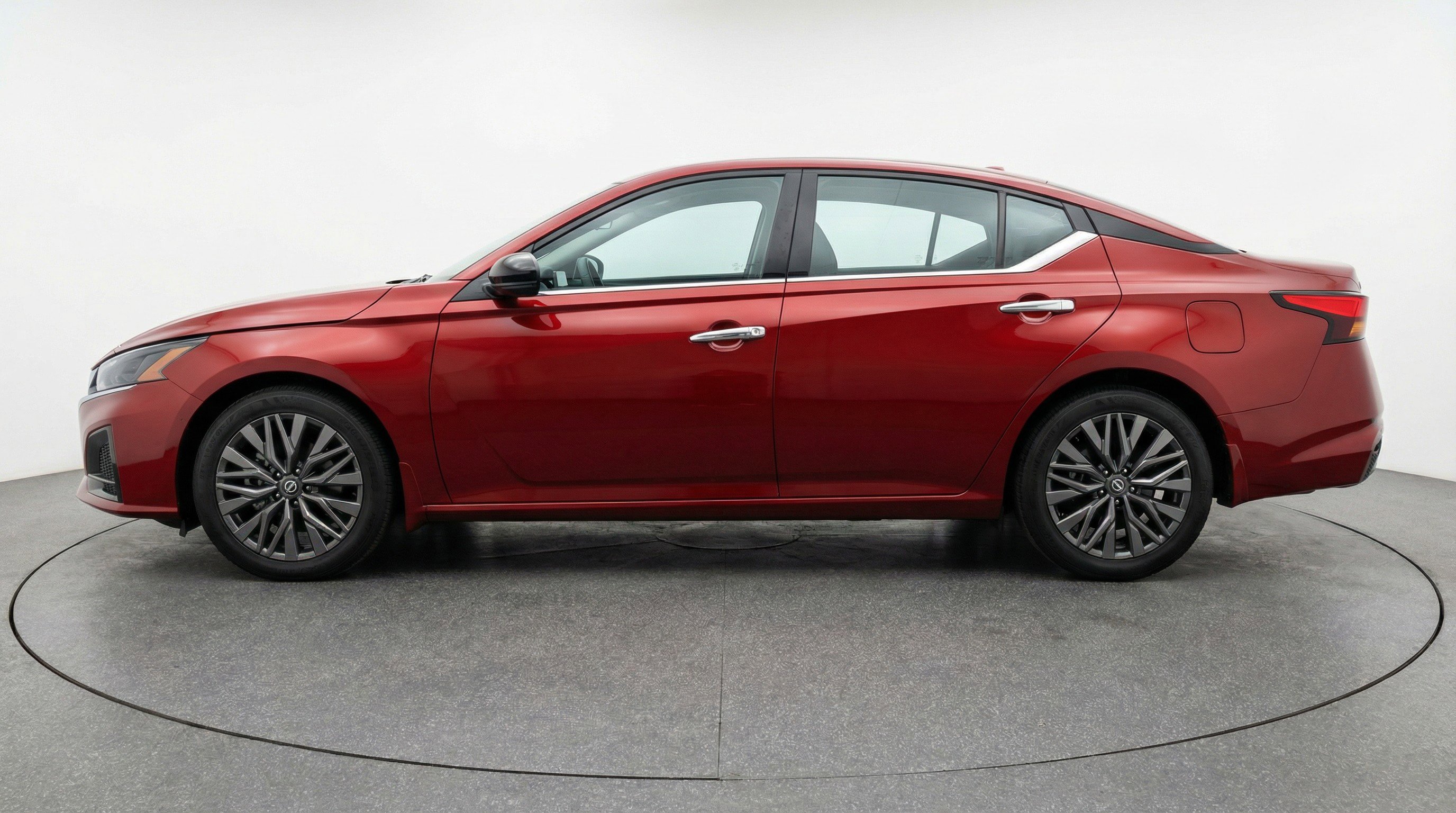 Used 2025 Nissan Altima 2.5 SV image 5