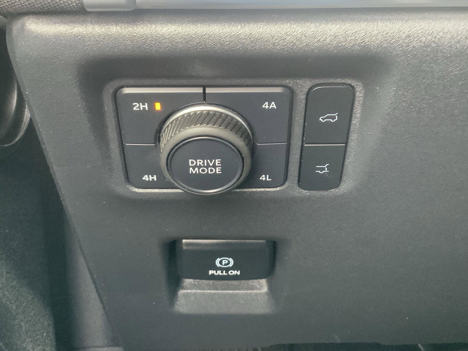 Used 2025 Ford Expedition Platinum image 37