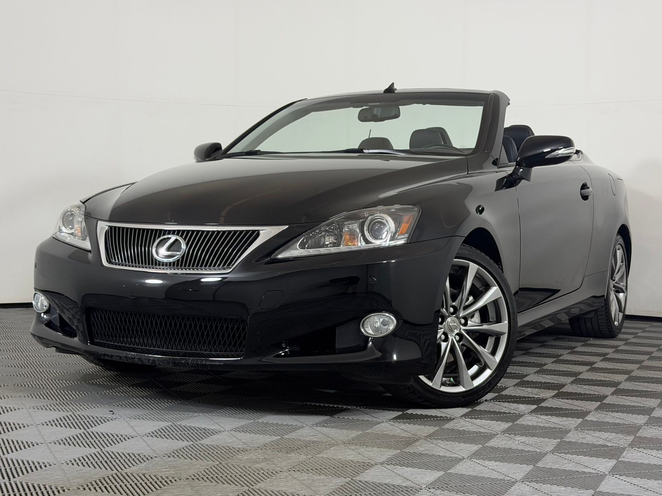 Used 2014 Lexus IS 250C w/ Luxury Package RWD image 39