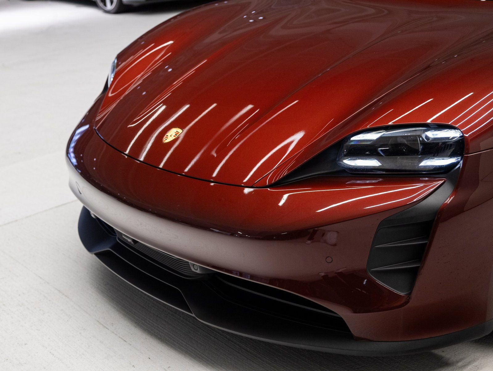 Certified 2022 Porsche Taycan GTS image 33