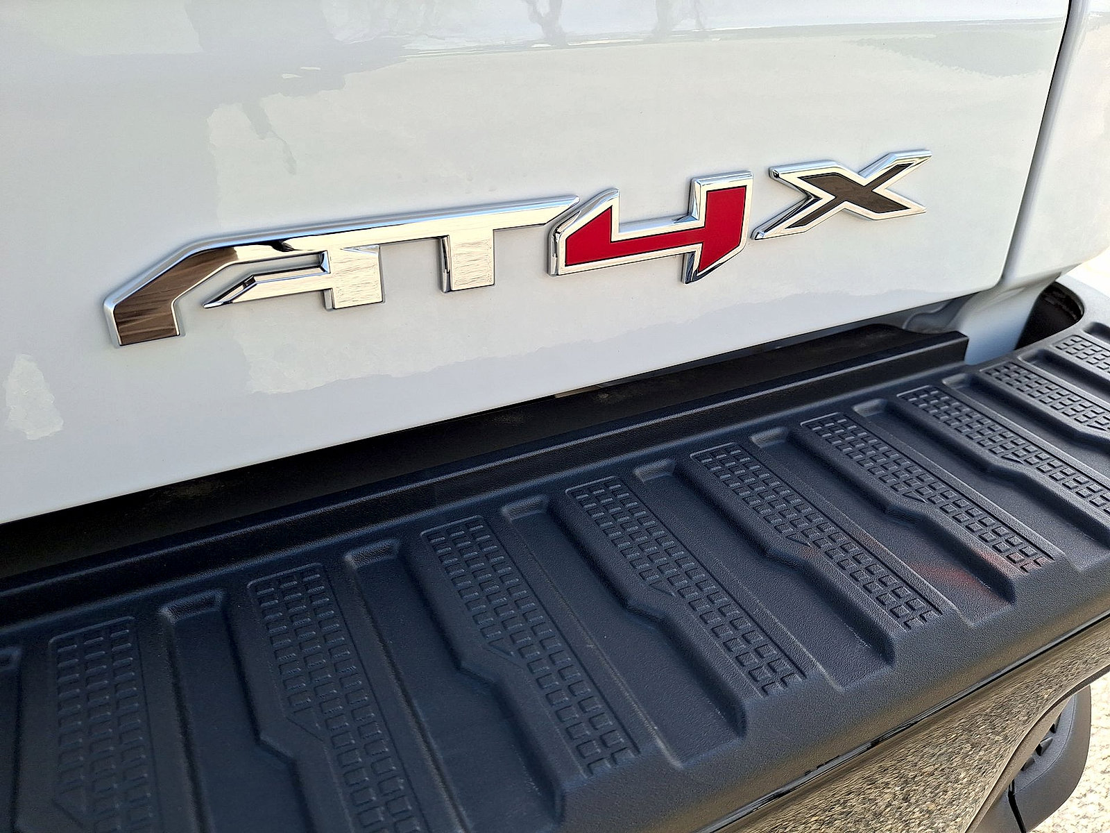 New 2024 GMC Sierra 1500 AT4X AWD/4WD image 19