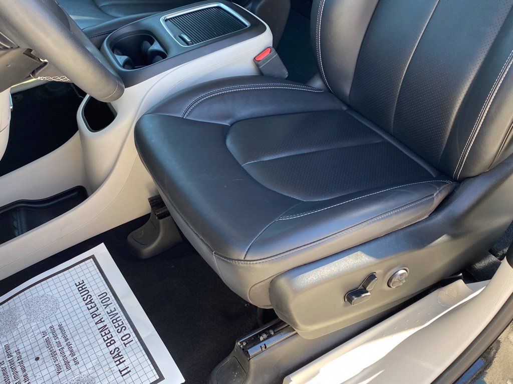Used 2024 Chrysler Pacifica Touring-L FWD image 23