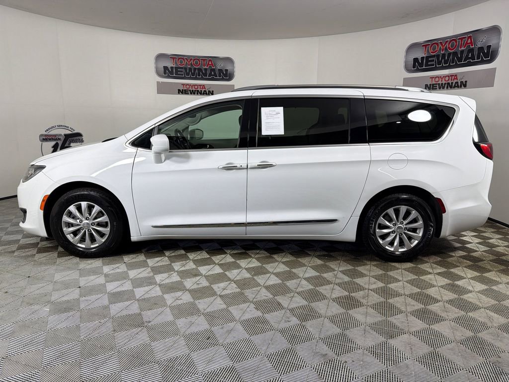Used 2019 Chrysler Pacifica Touring-L FWD image 6