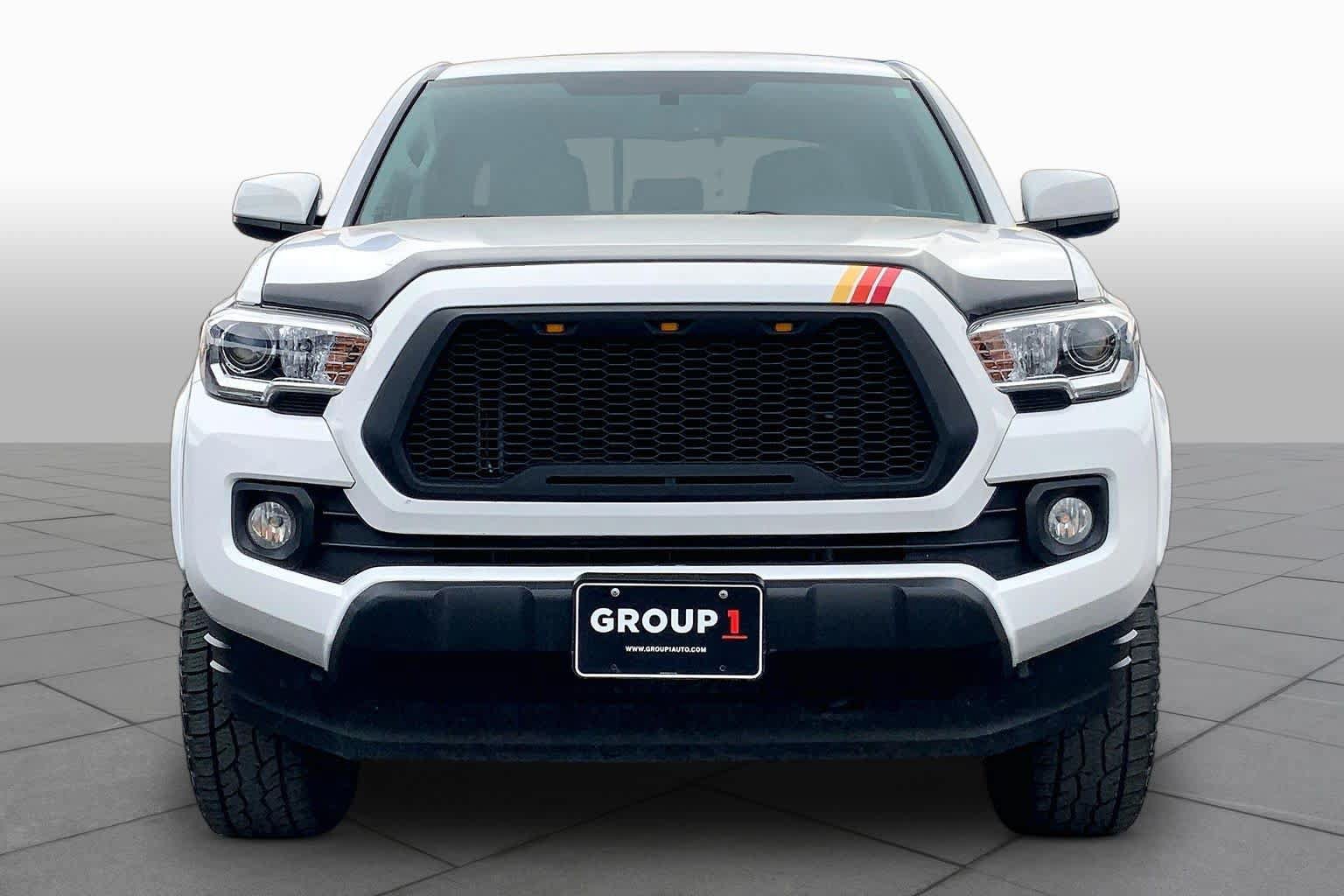 Used 2017 Toyota Tacoma SR5 w/ Tow Package RWD image 4