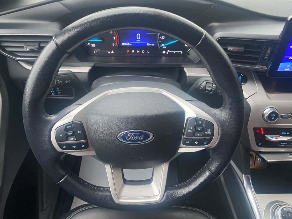 Used 2023 Ford Explorer XLT w/ Equipment Group 202A image 11