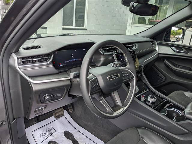 Used 2023 Jeep Grand Cherokee Altitude AWD/4WD image 10