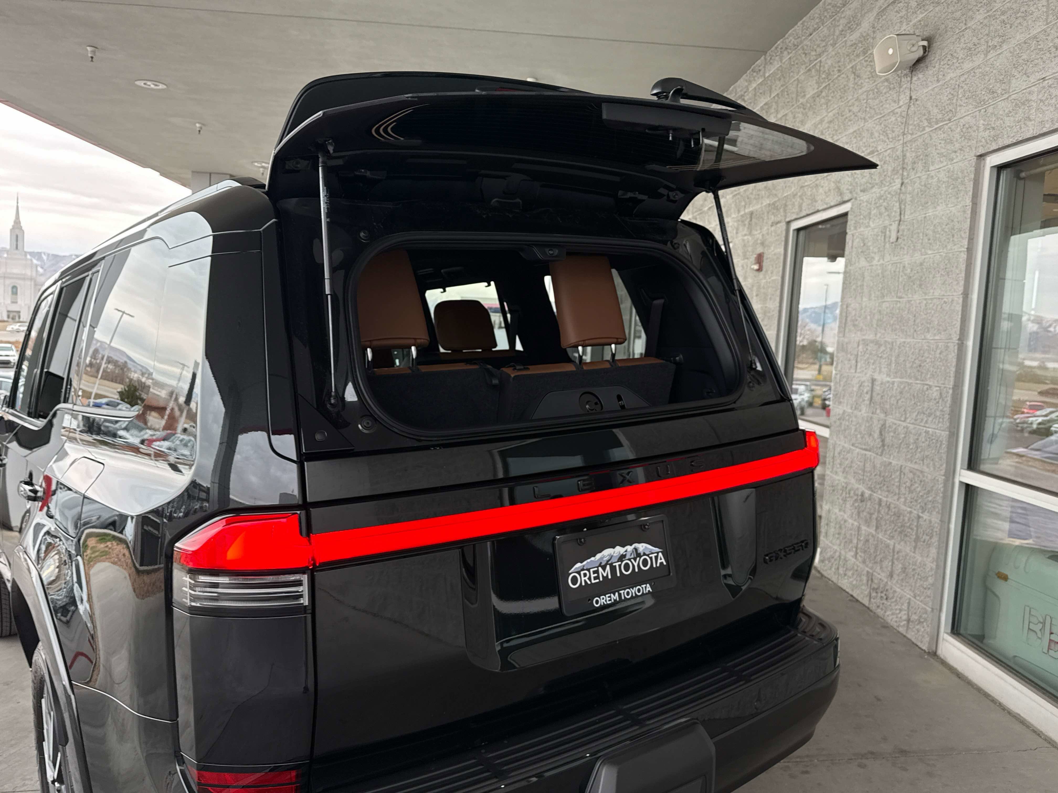 Used 2025 Lexus GX 550 w/ Accessory Package (2T) image 16