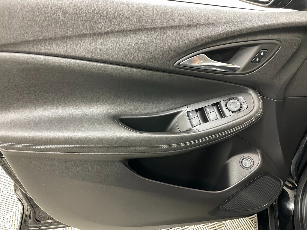 Used 2023 Buick Encore GX Select w/ Sport Touring Package image 22