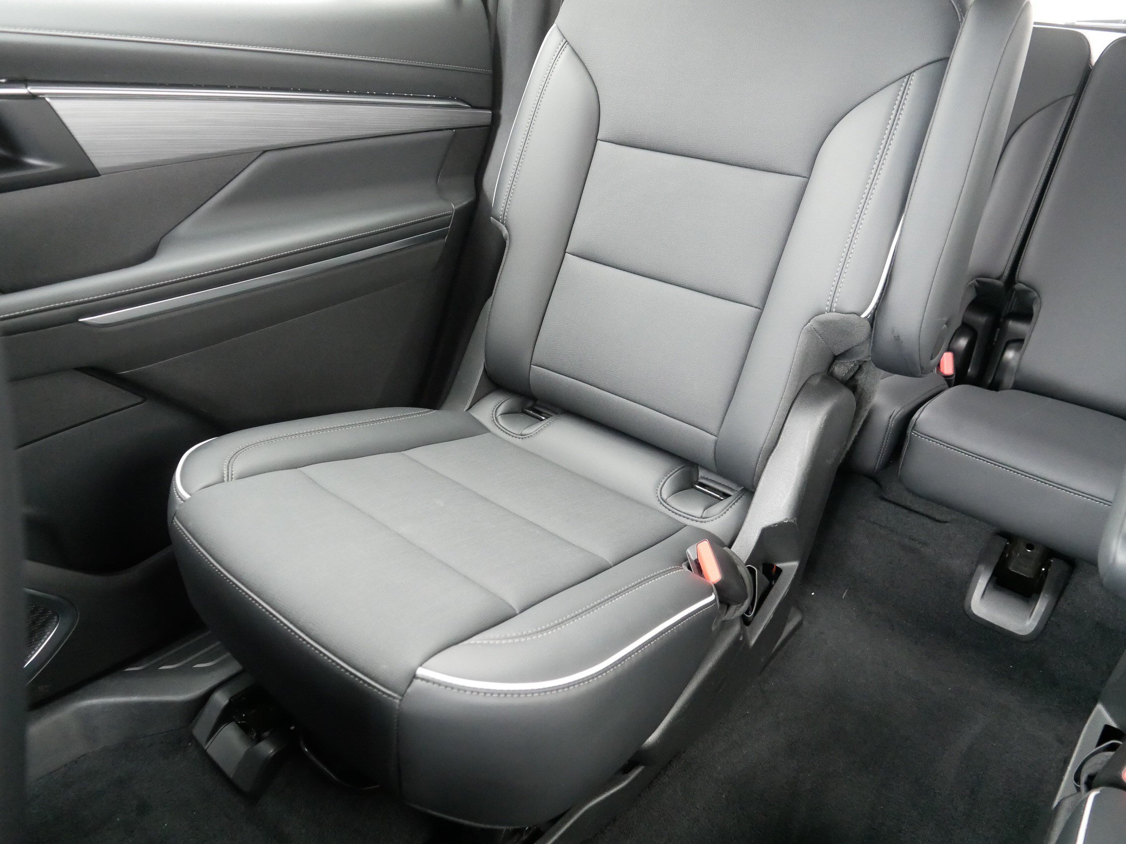 Used 2026 Buick Enclave Preferred AWD/4WD image 12