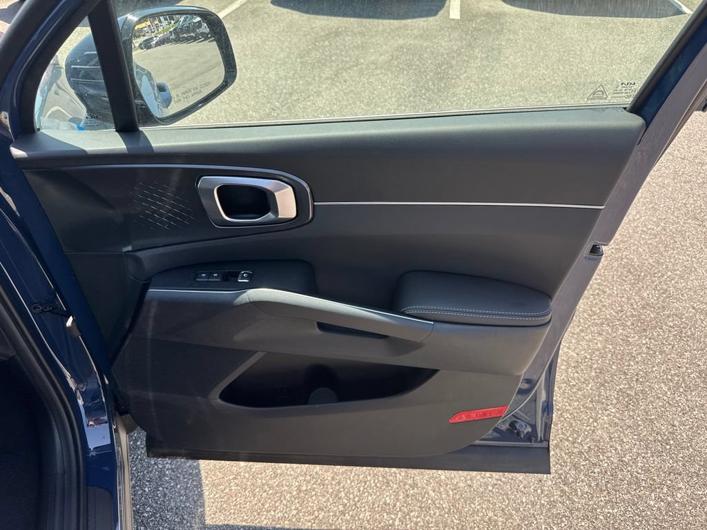 Certified 2025 Kia Sorento S w/ Panoramic Sunroof Package FWD image 14