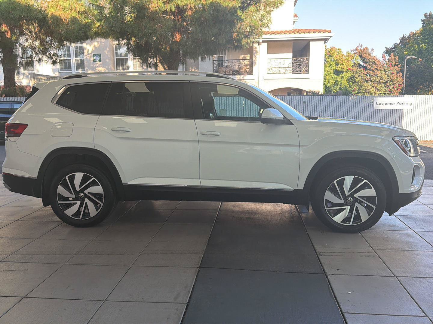 Certified 2024 Volkswagen Atlas SEL AWD/4WD image 6