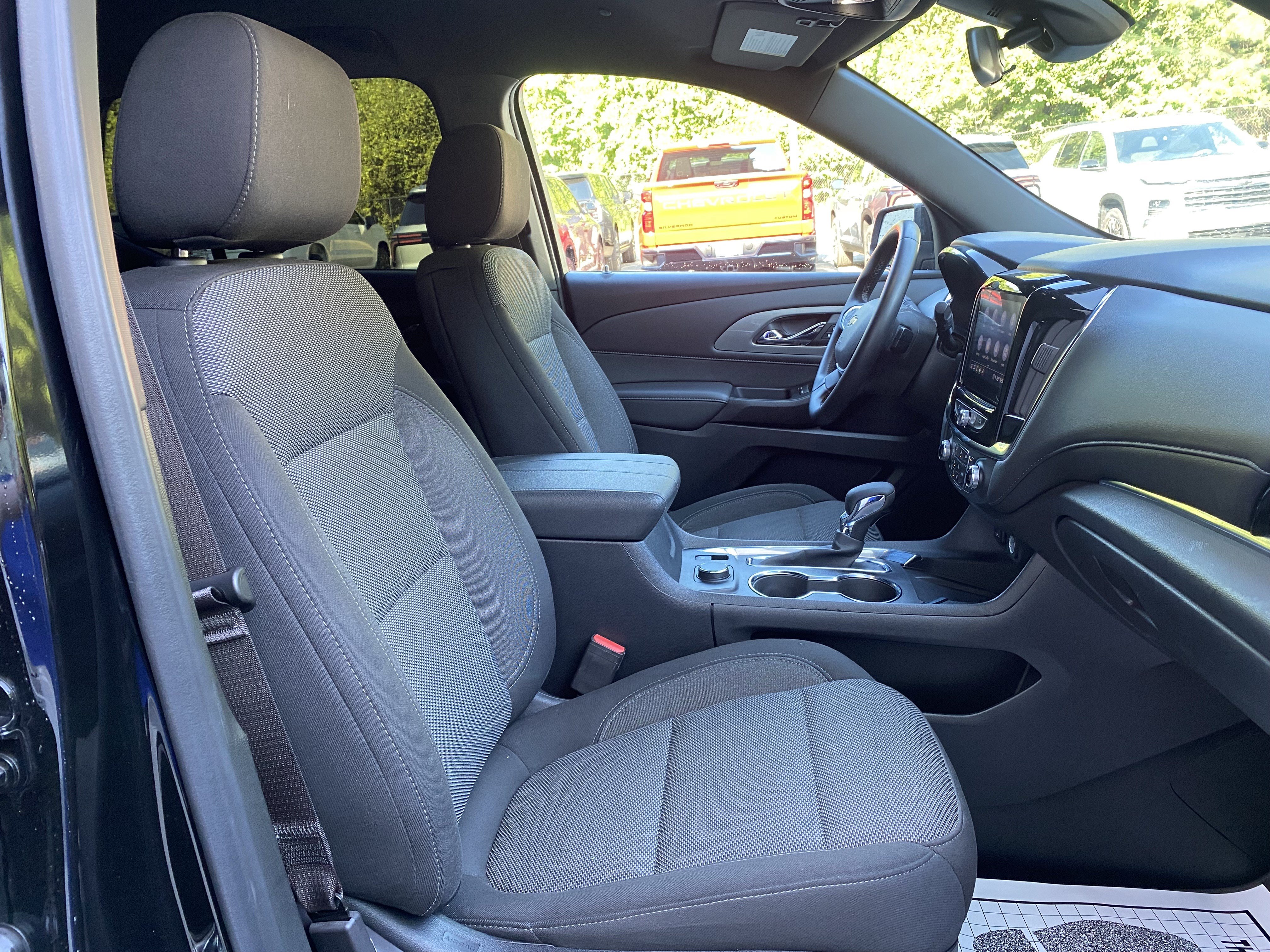 Used 2023 Chevrolet Traverse LT FWD image 34