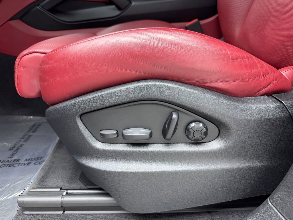 Used 2023 Porsche Cayenne Platinum Edition image 37