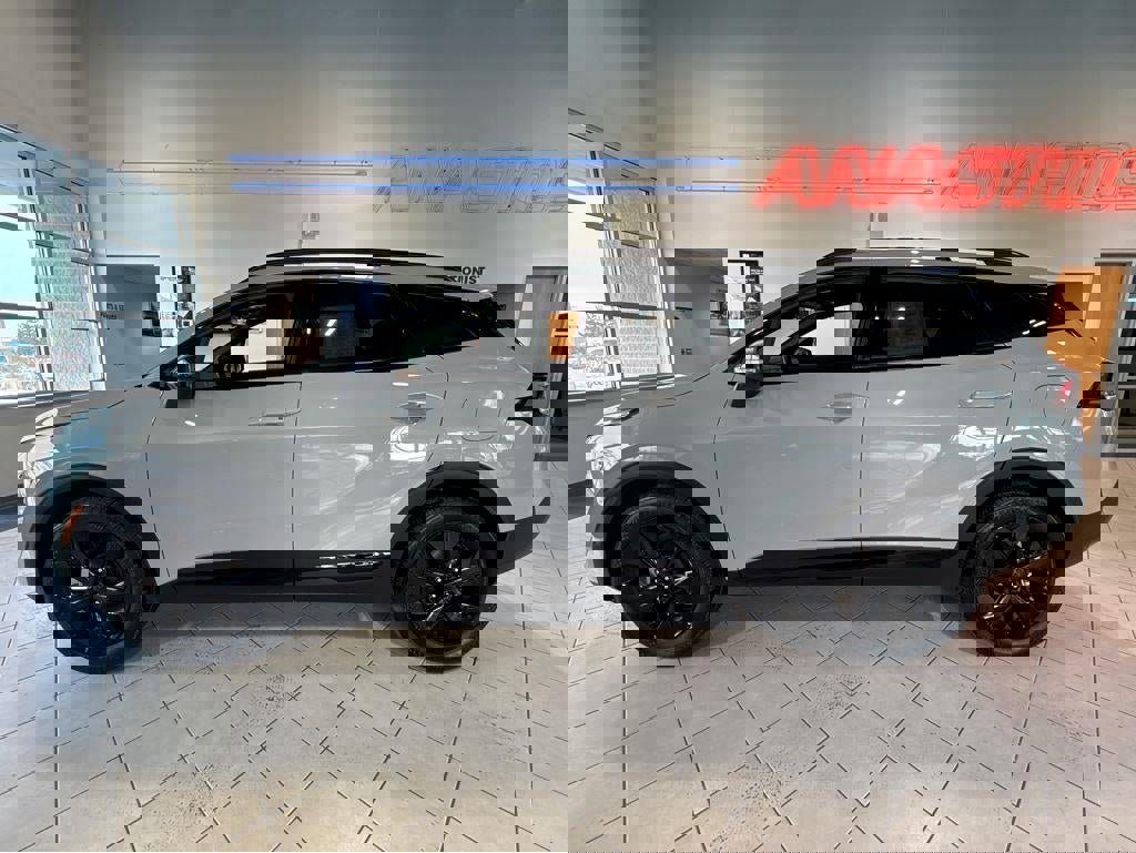 Used 2025 Kia Sportage X-Line w/ Premium Package image 8