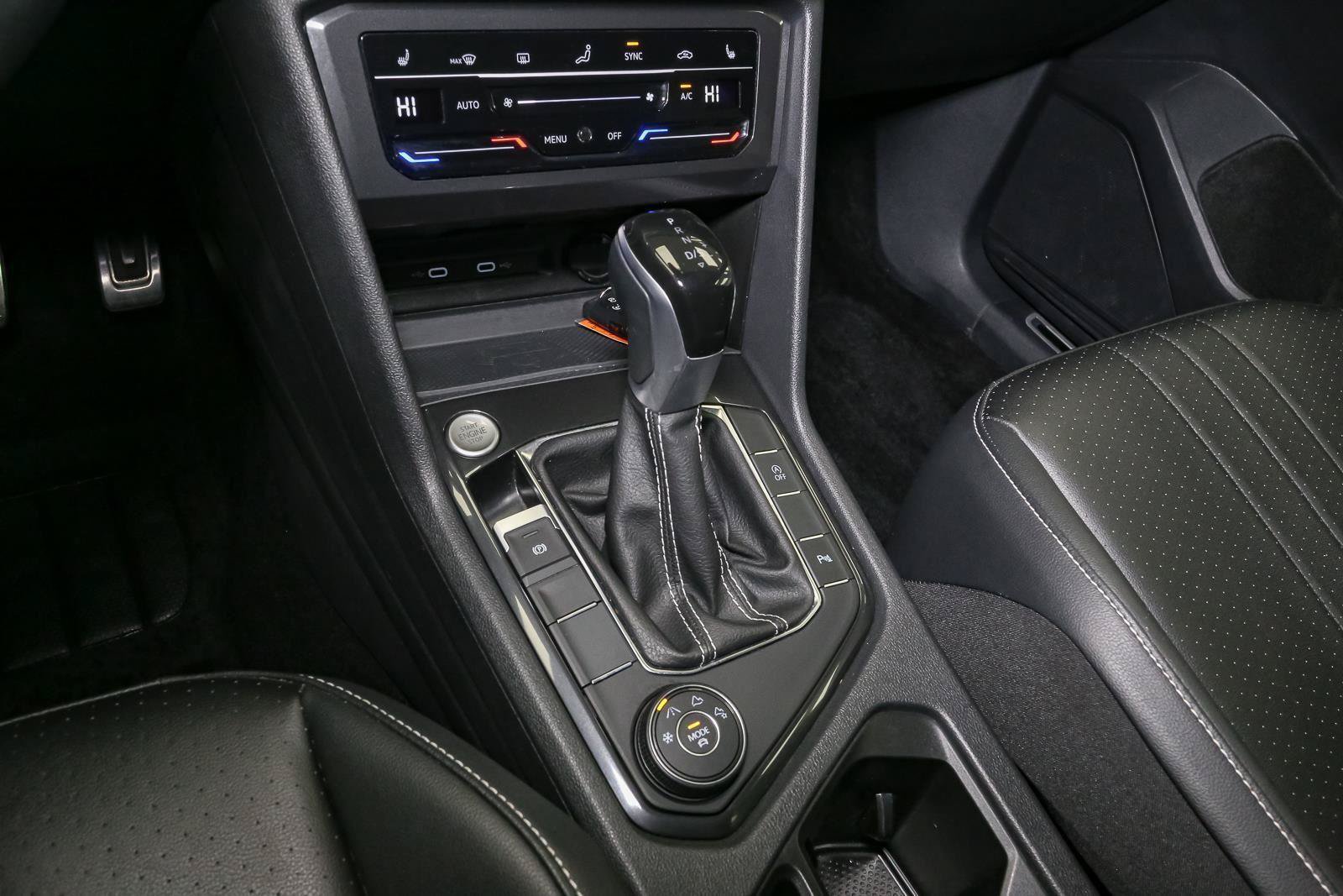 Certified 2024 Volkswagen Tiguan SE R-Line AWD/4WD image 38