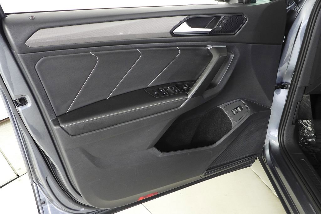 Used 2022 Volkswagen Tiguan SE image 11