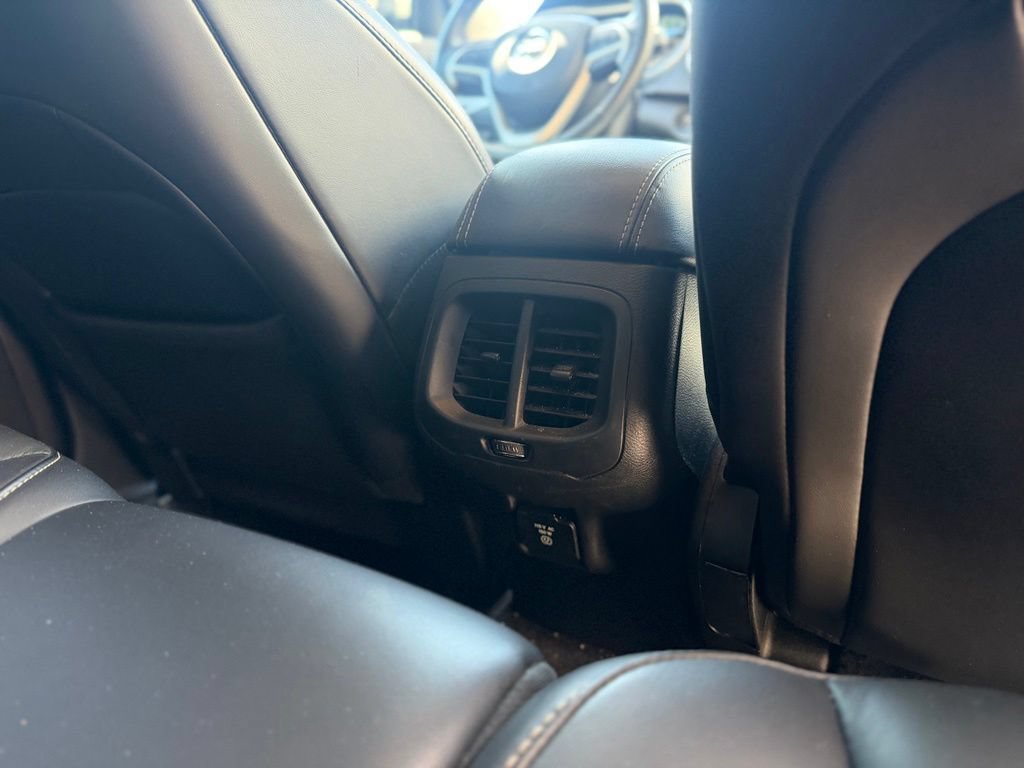 Used 2018 Jeep Cherokee Latitude Plus FWD image 17