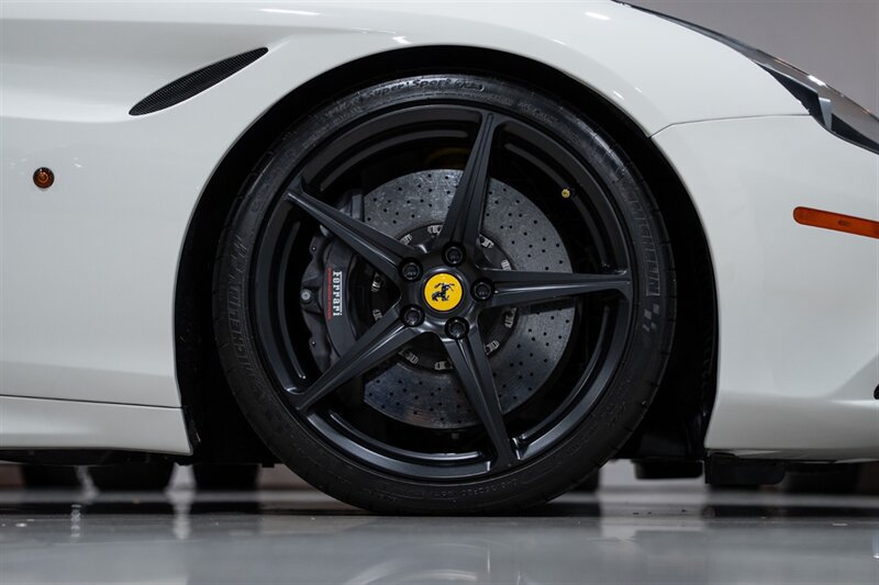 Used 2016 Ferrari California T RWD image 16