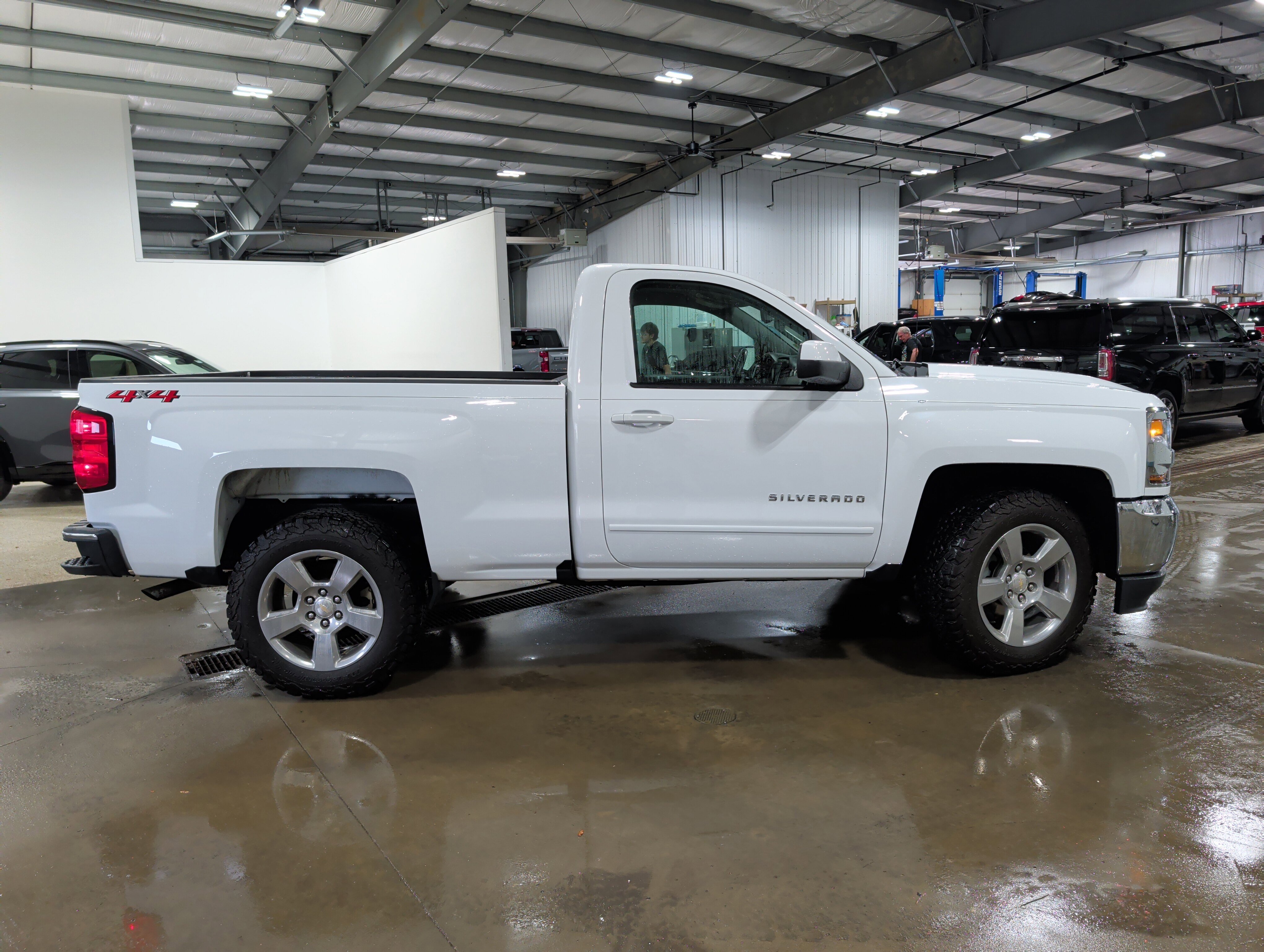 Used 2018 Chevrolet Silverado 1500 LT w/ LT Convenience Package image 2