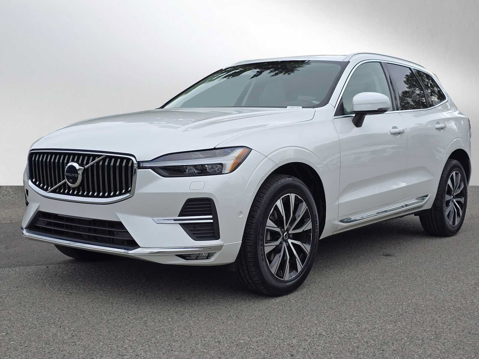 Used 2023 Volvo XC60 B5 Plus w/ Climate Package AWD/4WD image 7
