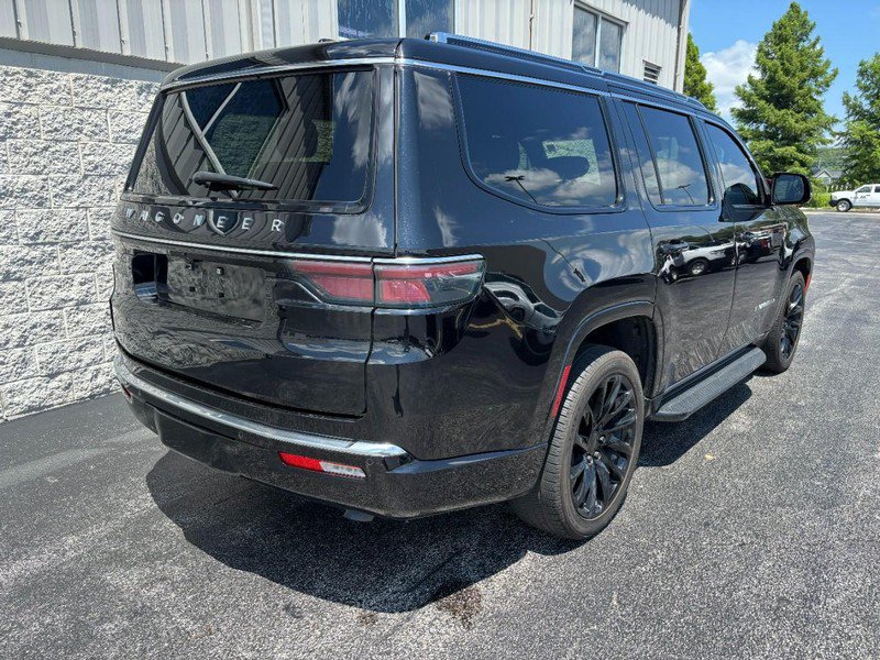 Used 2023 Jeep Wagoneer 4WD image 3
