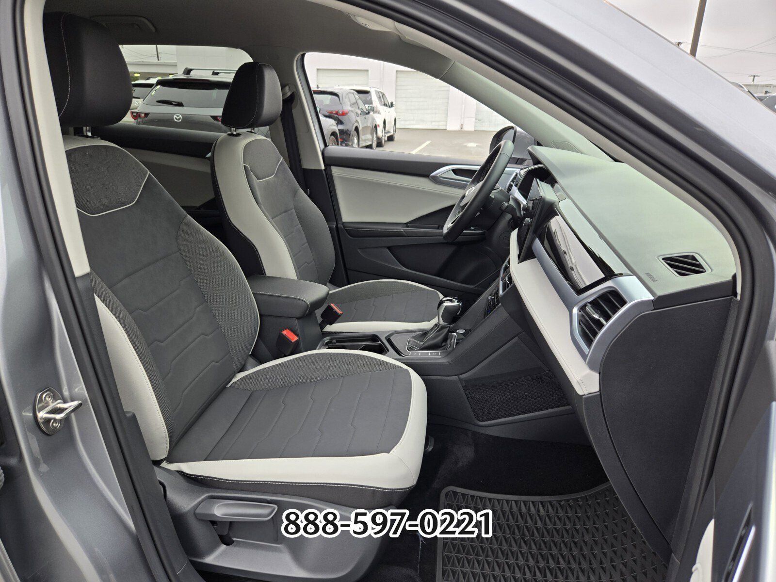 Certified 2025 Volkswagen Taos SE image 18