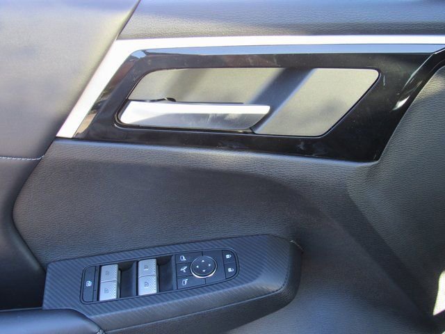 New 2025 Mitsubishi Outlander SE image 12